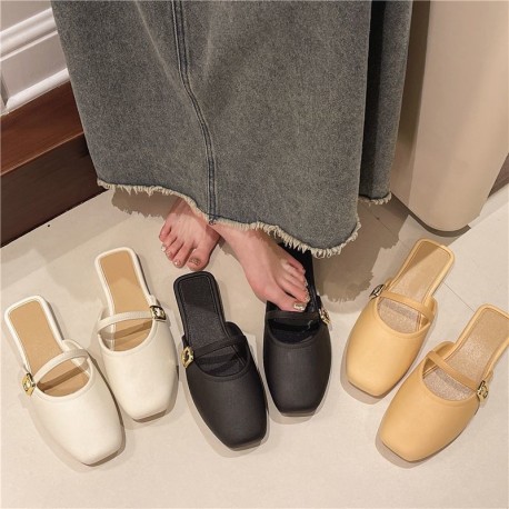 Flat sandals